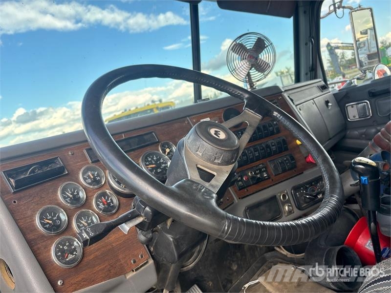 Western Star 4964FX 6x4 T/A Sleeper Truck Tractor (Inoperable) Vilcēji