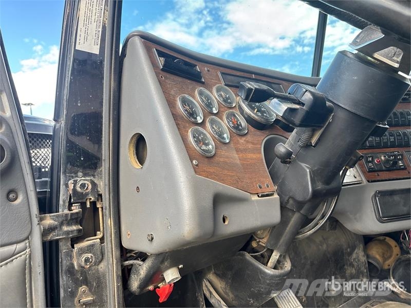 Western Star 4964FX 6x4 T/A Sleeper Truck Tractor (Inoperable) Vilcēji