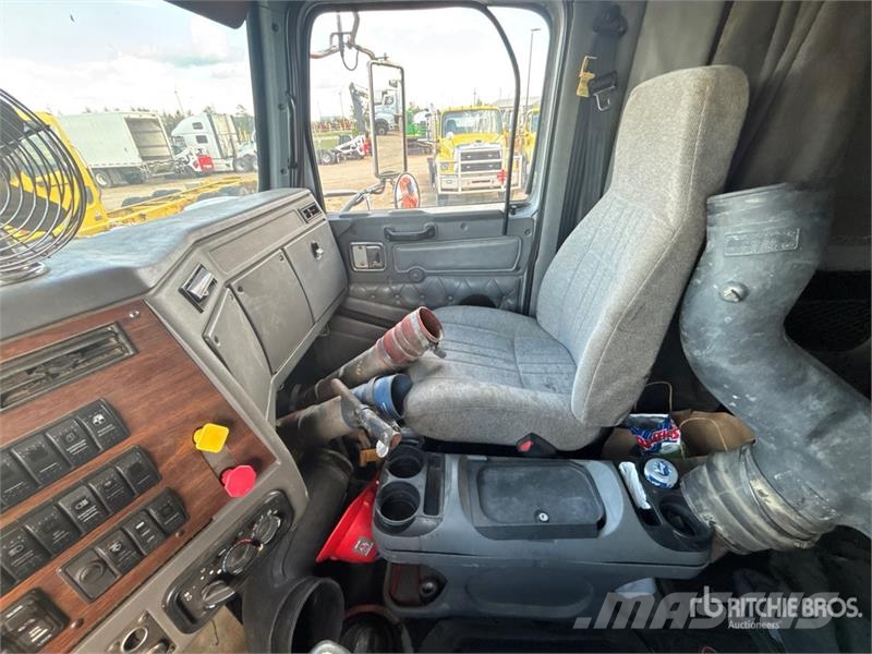 Western Star 4964FX 6x4 T/A Sleeper Truck Tractor (Inoperable) Vilcēji