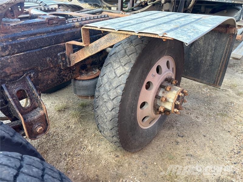 Western Star 4964FX 6x4 T/A Sleeper Truck Tractor (Inoperable) Vilcēji