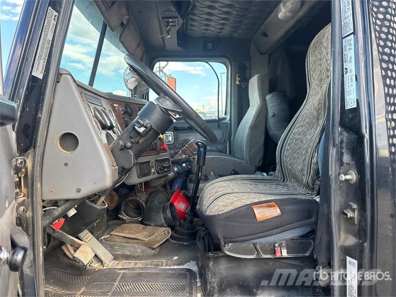Western Star 4964FX 6x4 T/A Sleeper Truck Tractor (Inoperable) Vilcēji