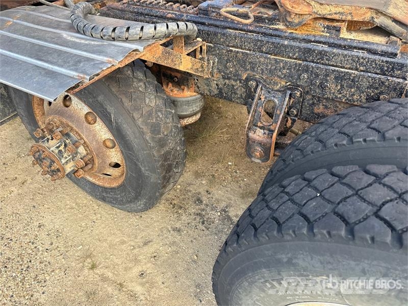 Western Star 4964FX 6x4 T/A Sleeper Truck Tractor (Inoperable) Vilcēji