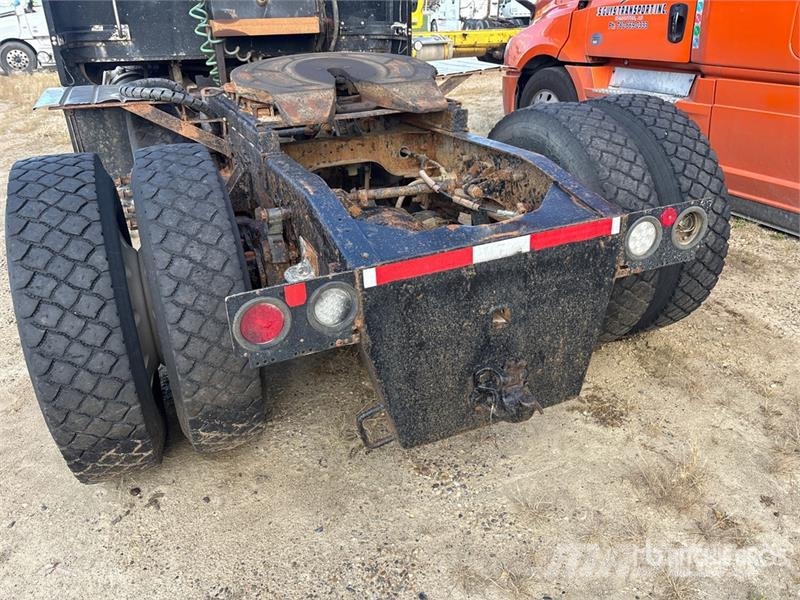 Western Star 4964FX 6x4 T/A Sleeper Truck Tractor (Inoperable) Vilcēji