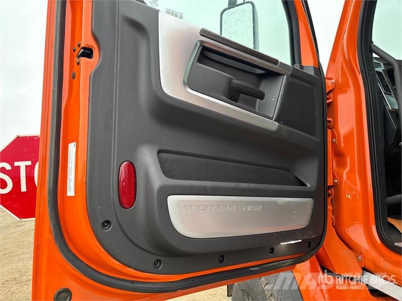 Western Star 49X 6x4 Cab and Chassis Kabine i unutrašnjost