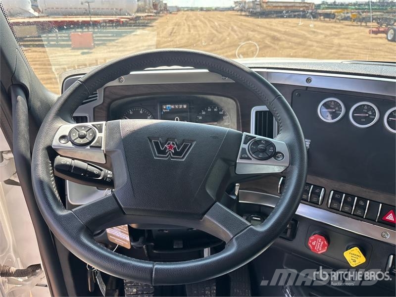 Western Star 49X 6x4 T/A Sleeper Truck Tractor Влекачи