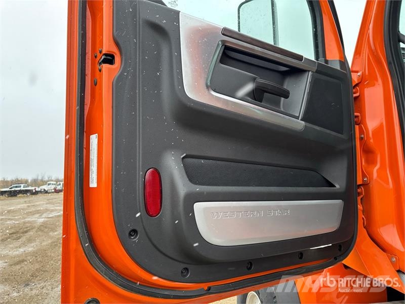 Western Star 49X 6x4 T/A Day Cab Truck Tractor Sadulveokid