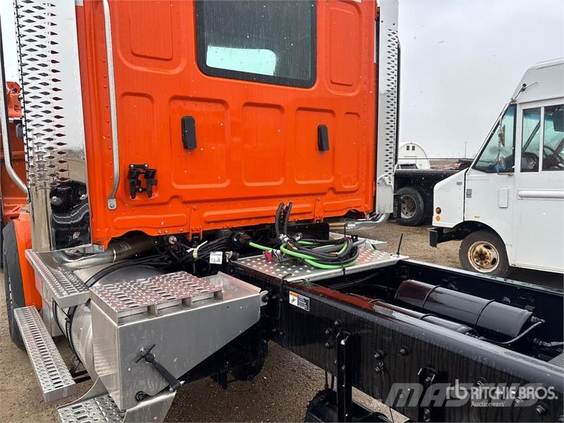 Western Star 49X 6x4 T/A Day Cab Truck Tractor Sadulveokid