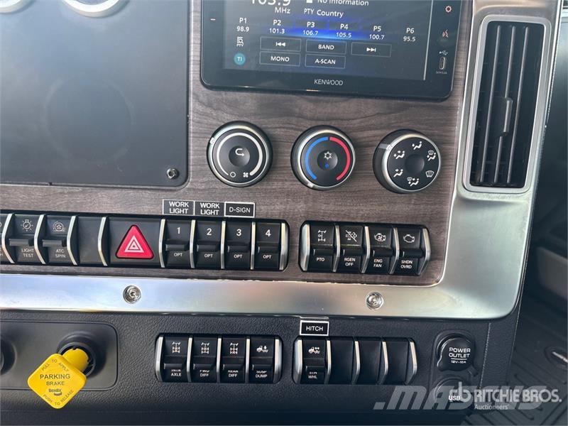 Western Star 49X 6x4 T/A Sleeper Truck Tractor Влекачи