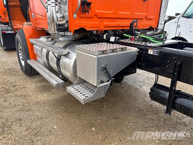 Western Star 49X 6x4 T/A Day Cab Truck Tractor Sadulveokid