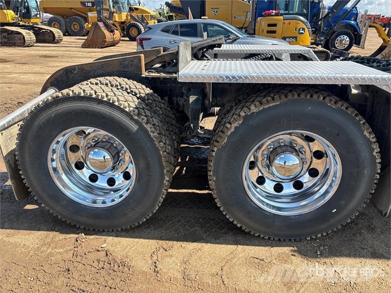 Western Star 49X 6x4 T/A Sleeper Truck Tractor Влекачи
