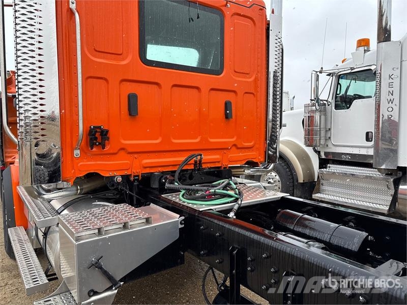 Western Star 49X 6x4 T/A Day Cab Truck Tractor Sadulveokid