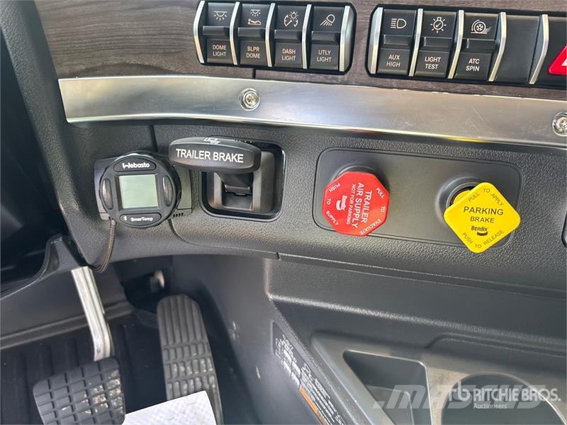 Western Star 49X 6x4 T/A Sleeper Truck Tractor Влекачи