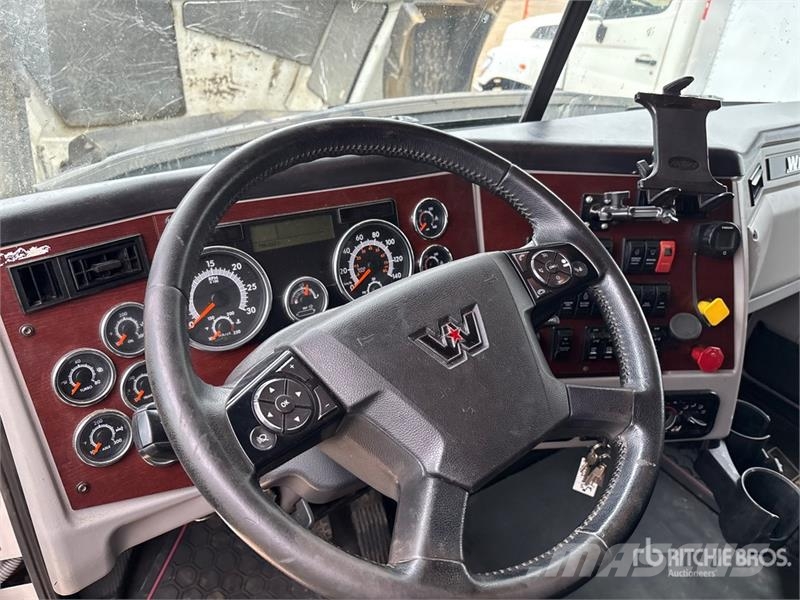 Western Star 5700 6x4 T/A Sleeper Truck Tractor Sattelzugmaschinen