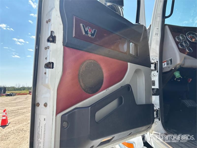 Western Star 5700 6x4 T/A Sleeper Truck Tractor Влекачи