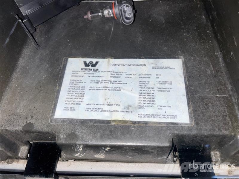 Western Star 5700 6x4 T/A Sleeper Truck Tractor Traktorske jedinice