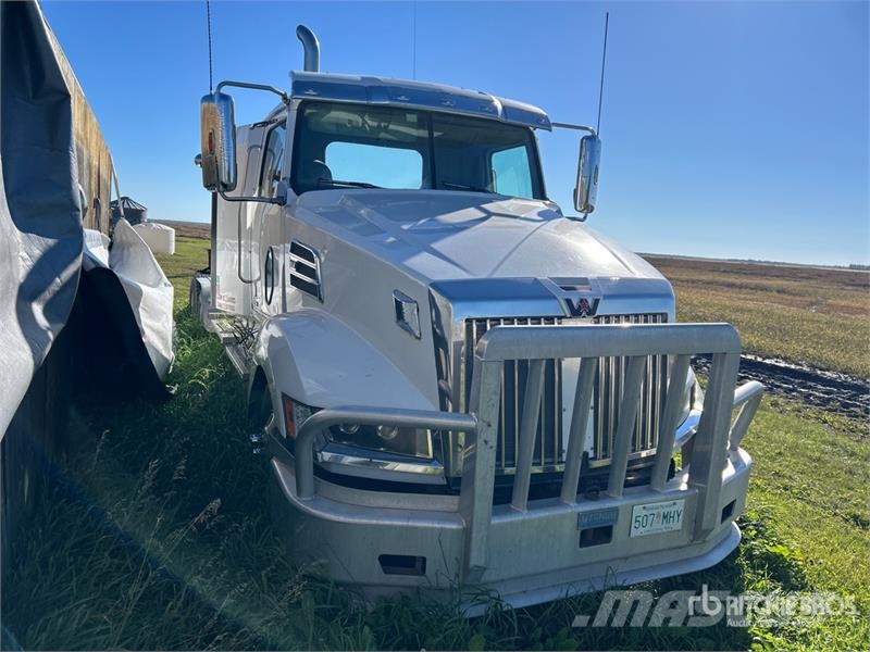 Western Star 5700 6x4 T/A Day Cab Truck Tractor (Inoperable) 트랙터 유닛