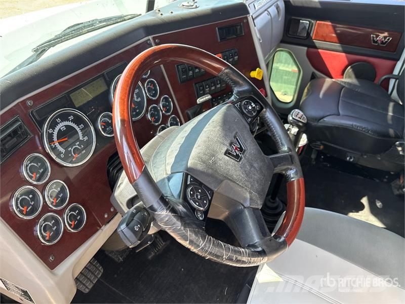 Western Star 5700 6x4 T/A Sleeper Truck Tractor Влекачи