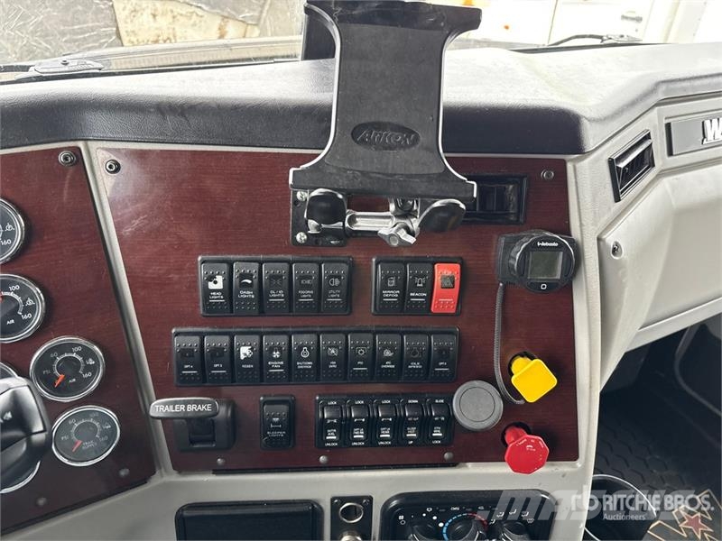 Western Star 5700 6x4 T/A Sleeper Truck Tractor Sattelzugmaschinen