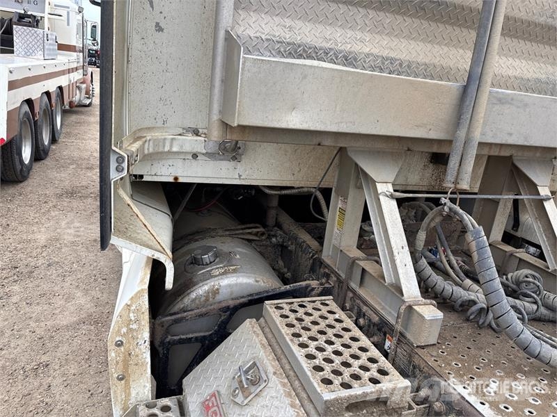 Western Star 5700 6x4 T/A Sleeper Truck Tractor Sattelzugmaschinen