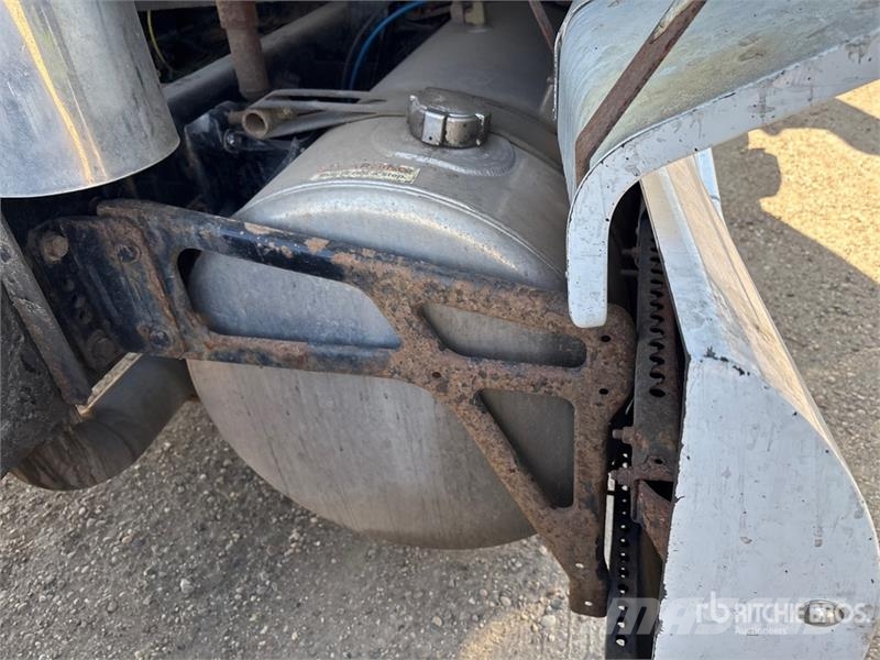 Western Star 5700 6x4 T/A Sleeper Truck Tractor Влекачи