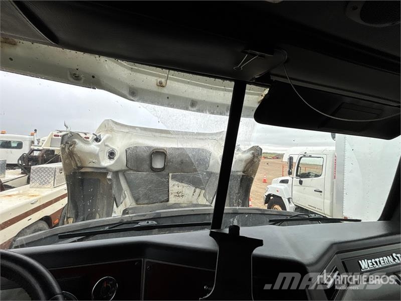 Western Star 5700 6x4 T/A Sleeper Truck Tractor Sattelzugmaschinen