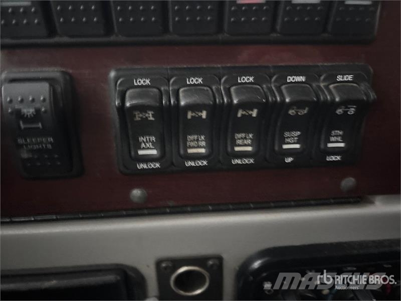Western Star 5700 6x4 T/A Sleeper Truck Tractor Sadulveokid