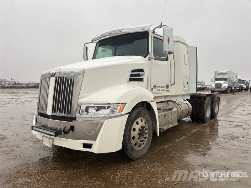 Western Star 5700 6x4 T/A Sleeper Truck Tractor Sadulveokid
