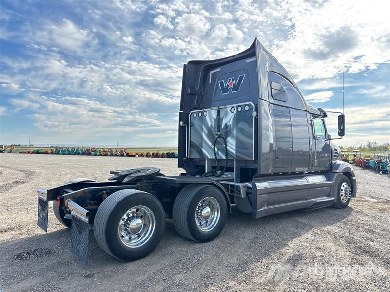 Western Star 5700 6x4 T/A Sleeper Truck Tractor Tegljači