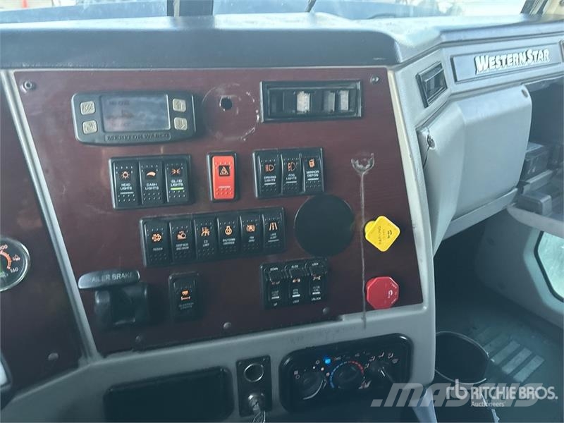 Western Star 5700 6x4 T/A Sleeper Truck Tractor Traktorske jedinice