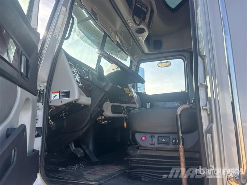 Western Star 5700 6x4 T/A Sleeper Truck Tractor Nyergesvontatók