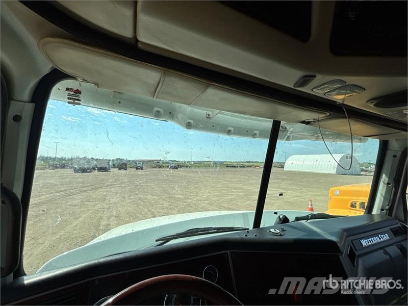 Western Star 5700 6x4 T/A Sleeper Truck Tractor Влекачи