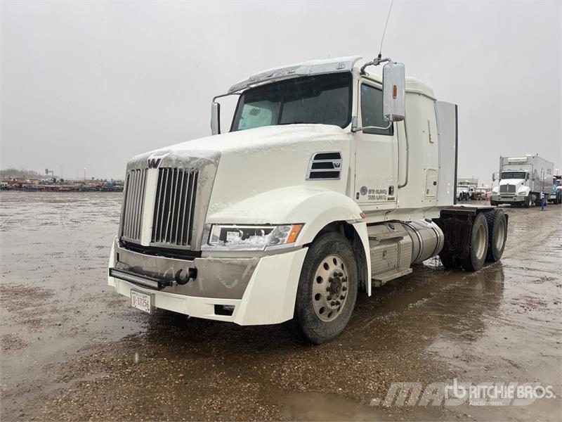 Western Star 5700 6x4 T/A Sleeper Truck Tractor Sadulveokid