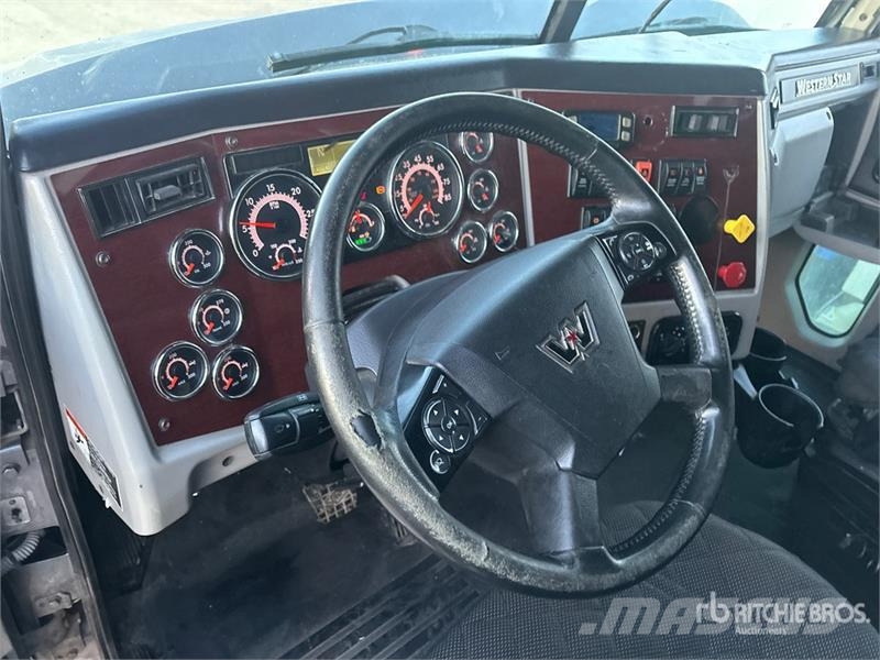 Western Star 5700 6x4 T/A Sleeper Truck Tractor Traktorske jedinice