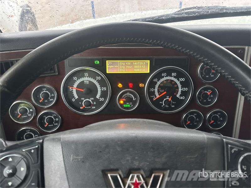Western Star 5700 6x4 T/A Sleeper Truck Tractor Sadulveokid