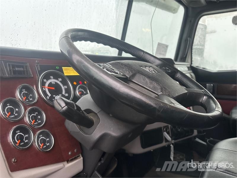 Western Star 5700 6x4 T/A Sleeper Truck Tractor Sadulveokid