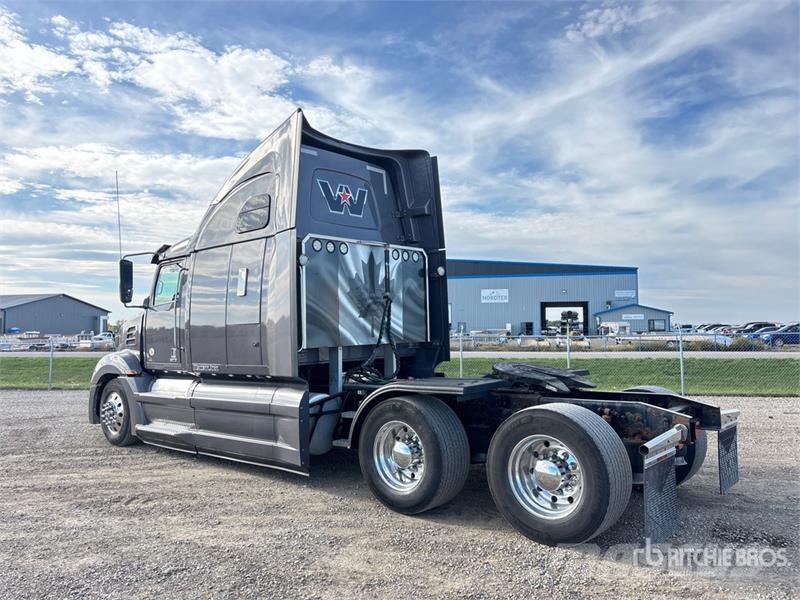 Western Star 5700 6x4 T/A Sleeper Truck Tractor Tegljači