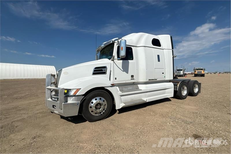Western Star 5700 6x4 T/A Sleeper Truck Tractor Влекачи