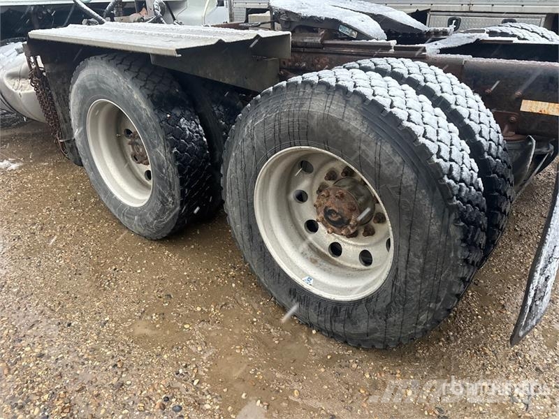 Western Star 5700 6x4 T/A Sleeper Truck Tractor Sadulveokid