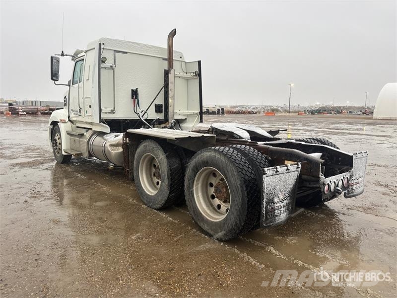 Western Star 5700 6x4 T/A Sleeper Truck Tractor Sadulveokid