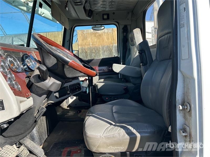 Western Star 5700 6x4 T/A Day Cab Truck Tractor (Inoperable) 트랙터 유닛