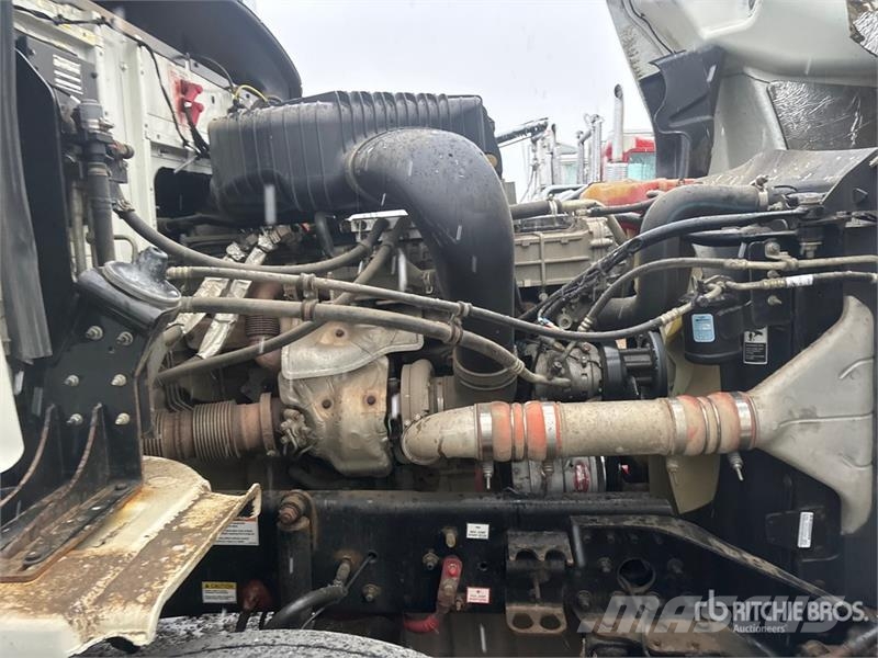 Western Star 5700 6x4 T/A Sleeper Truck Tractor Sadulveokid