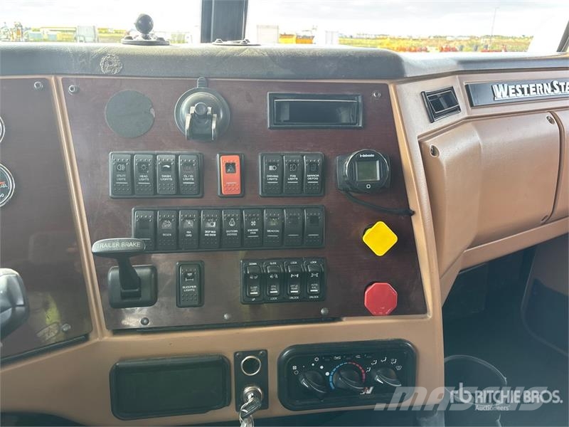 Western Star 5700 6x4 T/A Sleeper Truck Tractor Naudoti vilkikai