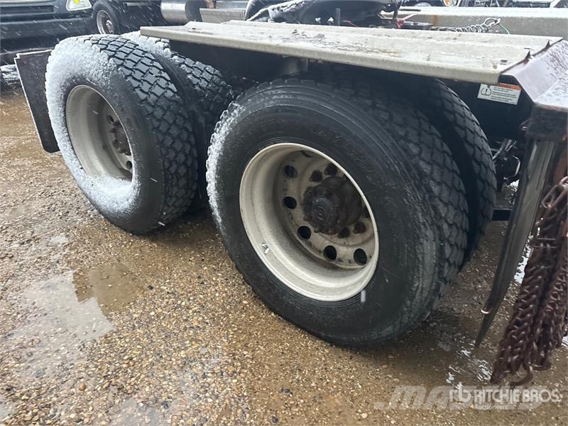 Western Star 5700 6x4 T/A Sleeper Truck Tractor Sadulveokid