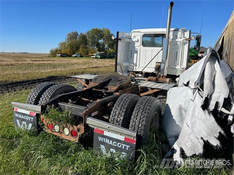 Western Star 5700 6x4 T/A Day Cab Truck Tractor (Inoperable) 트랙터 유닛