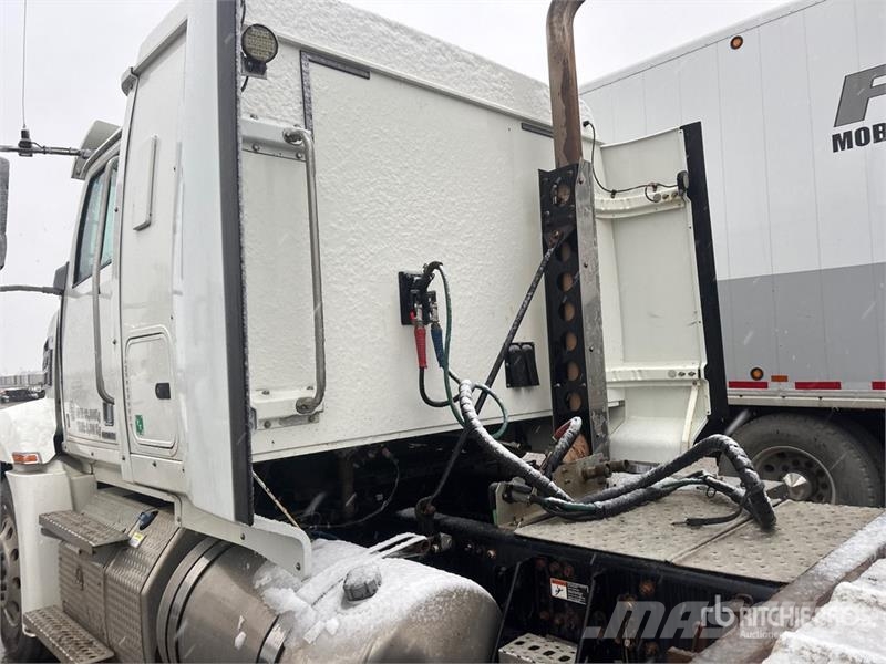 Western Star 5700 6x4 T/A Sleeper Truck Tractor Sadulveokid