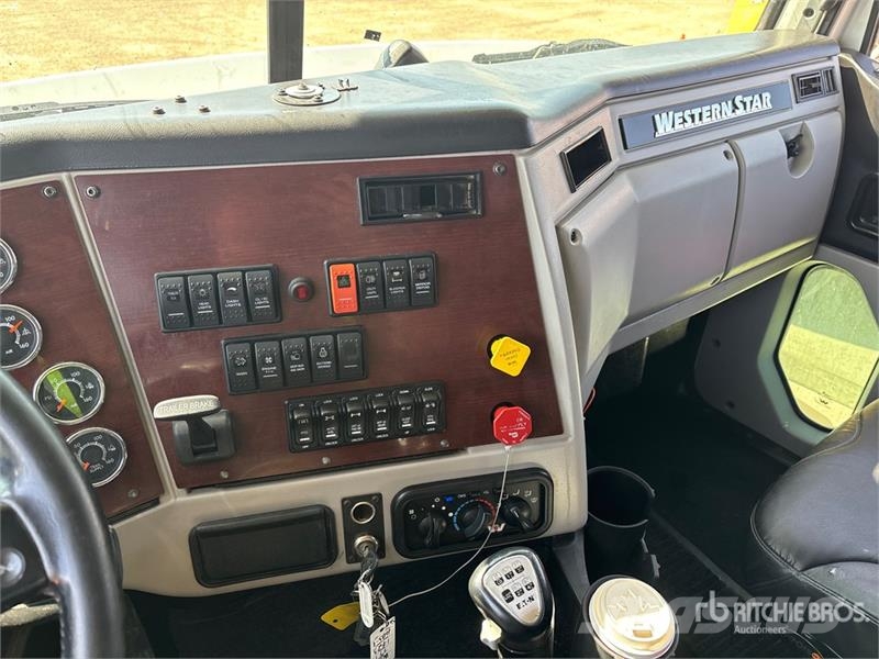 Western Star 5700 6x4 T/A Sleeper Truck Tractor Влекачи