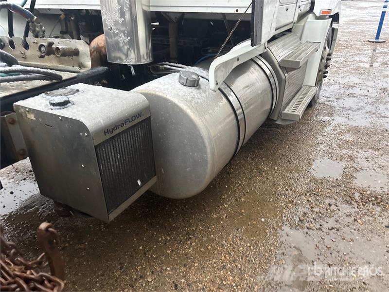 Western Star 5700 6x4 T/A Sleeper Truck Tractor Sadulveokid