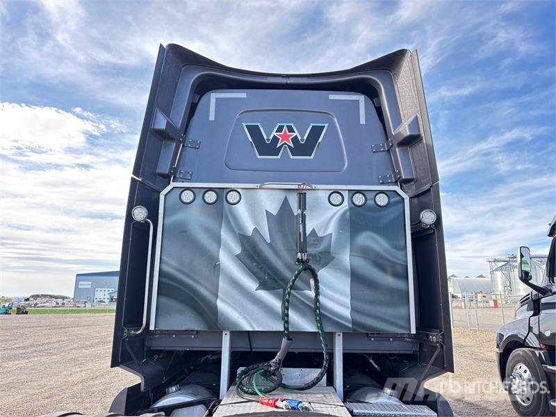 Western Star 5700 6x4 T/A Sleeper Truck Tractor Tegljači