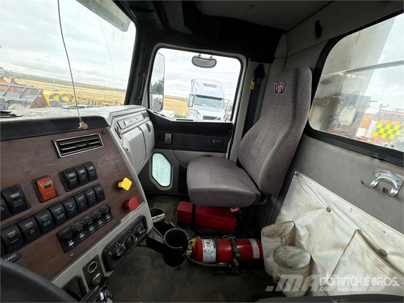 Western Star 5700 XE 6x4 T/A Day Cab Truck Tractor Tracteur routier