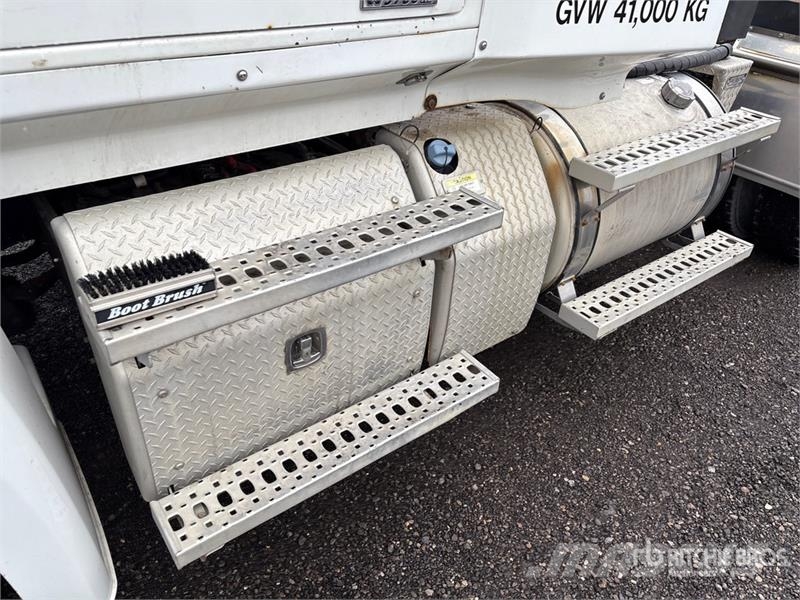 Western Star 5700 XE 6x4 T/A Day Cab Truck Tractor Tracteur routier